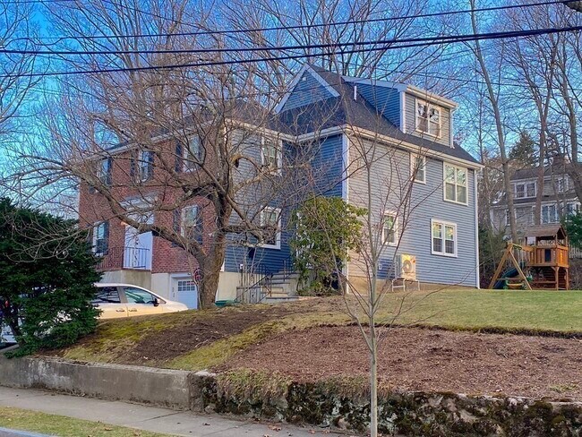 Building Photo - 99 Westchester Rd