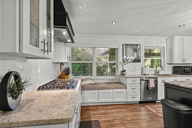 Building Photo - 2821 NW 4th Ln