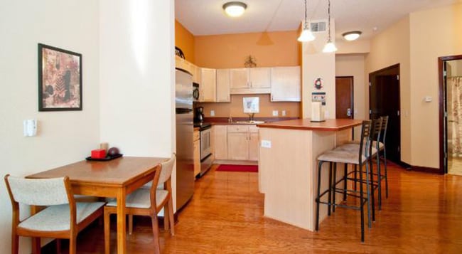 Building Photo - 308 E 18th St