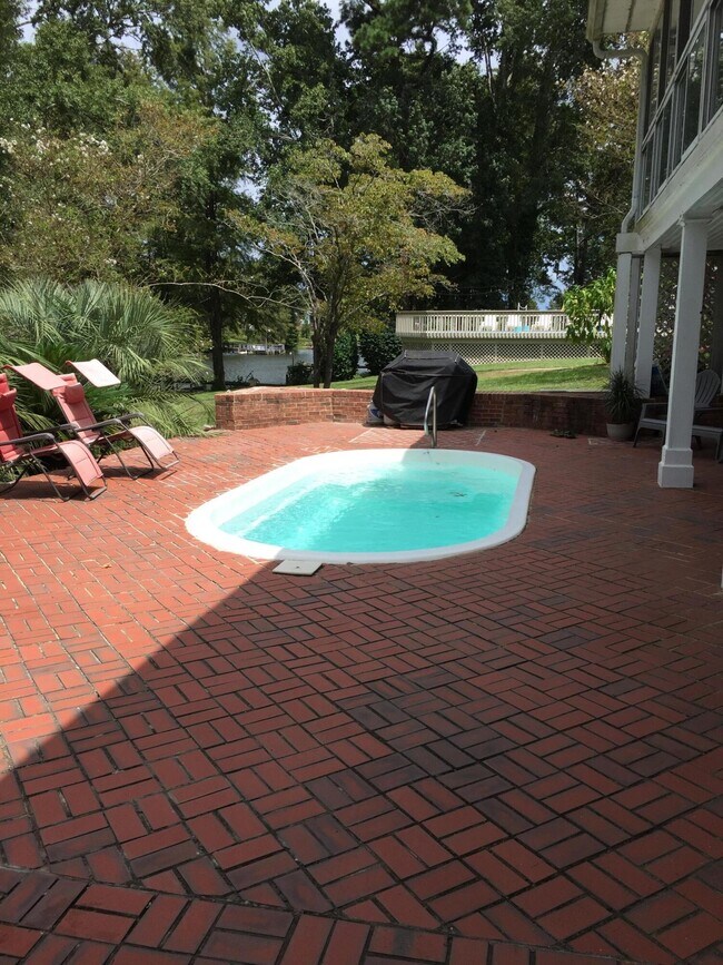 Building Photo - 304 Broad River Dr