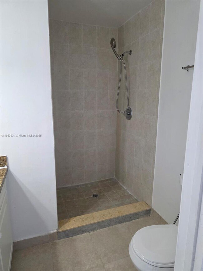 Building Photo - 1206 Seaview
