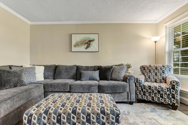 Building Photo - Furnished 4 Bedroom, 2 Bath Brick Home in Savannah