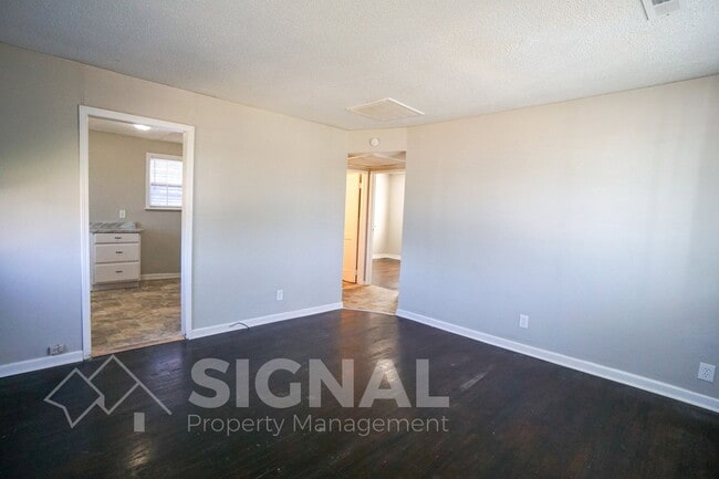 Building Photo - 581 Seminole Cir