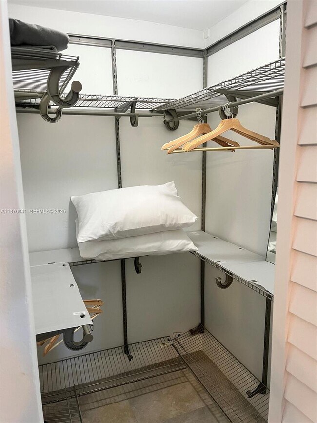 Building Photo - 2567 NE 182nd St