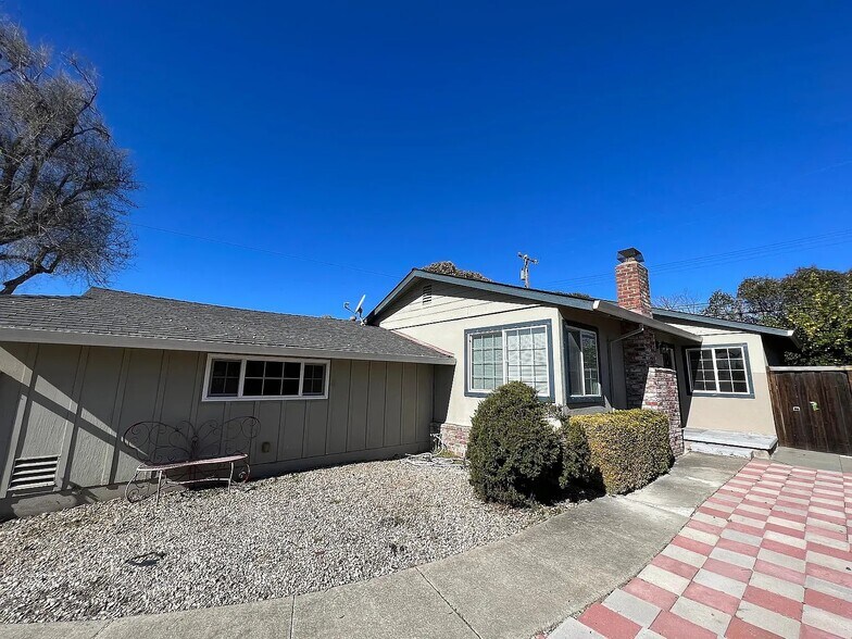 Building Photo - 3175 Machado Ave