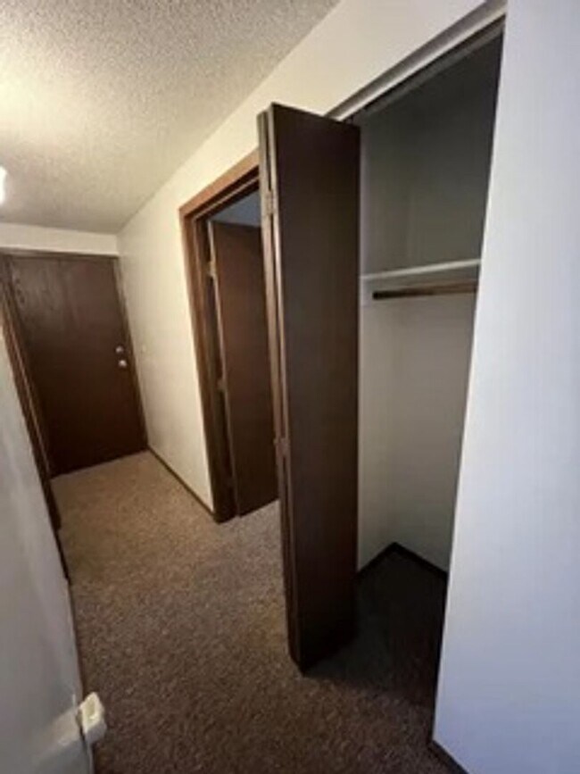 Building Photo - 102 Rob Roy Ln