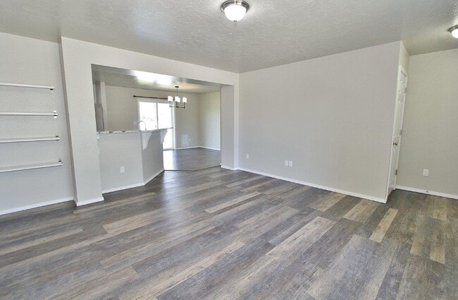 Building Photo - 769 S Beaver Creek Way