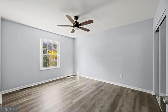 Building Photo - 2402 Raintree Ave