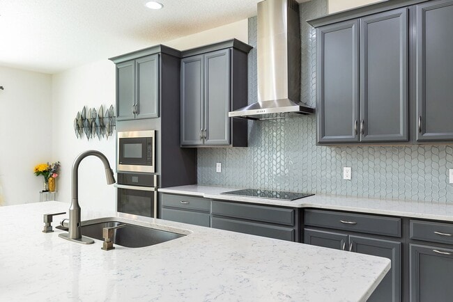 Building Photo - AMAZING 2 STORY HOME AVAILABLE AND BEAUTIFUL!