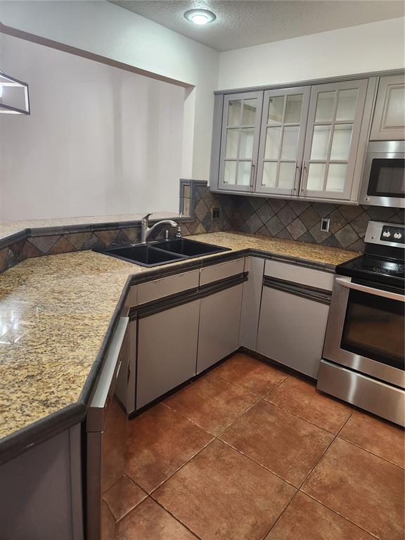 Building Photo - 7316 Della Dr