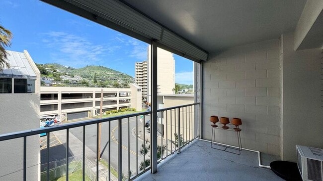 Building Photo - 1658 Liholiho St