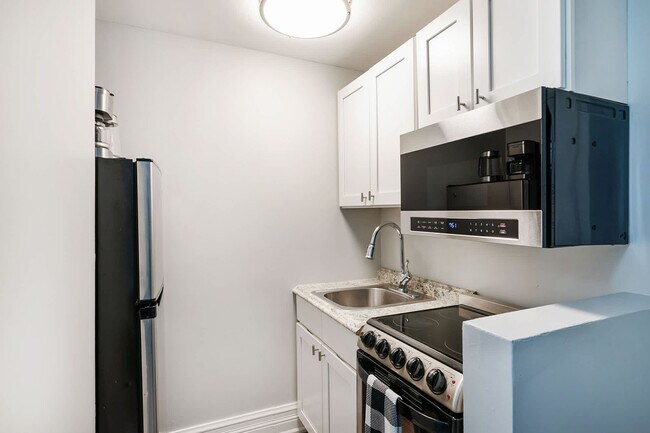 Building Photo - 234 W 73rd St