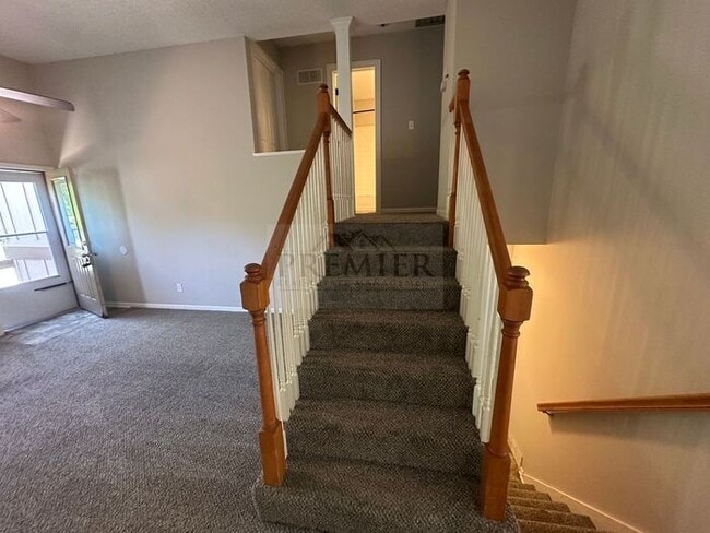 Building Photo - 3 bed / 1 bath duplex for rent - $1425- re...