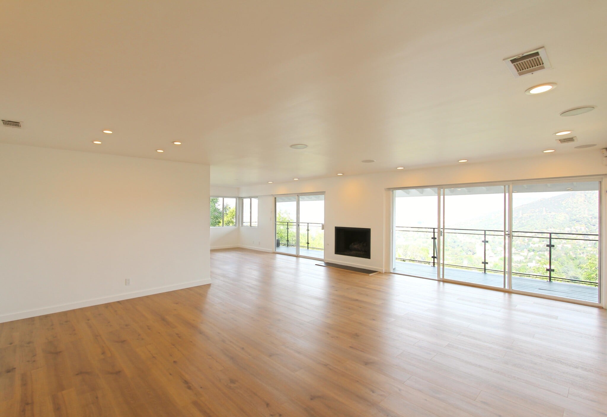 PLENTY OF NATURAL LIGHT - 7353 Pyramid Pl