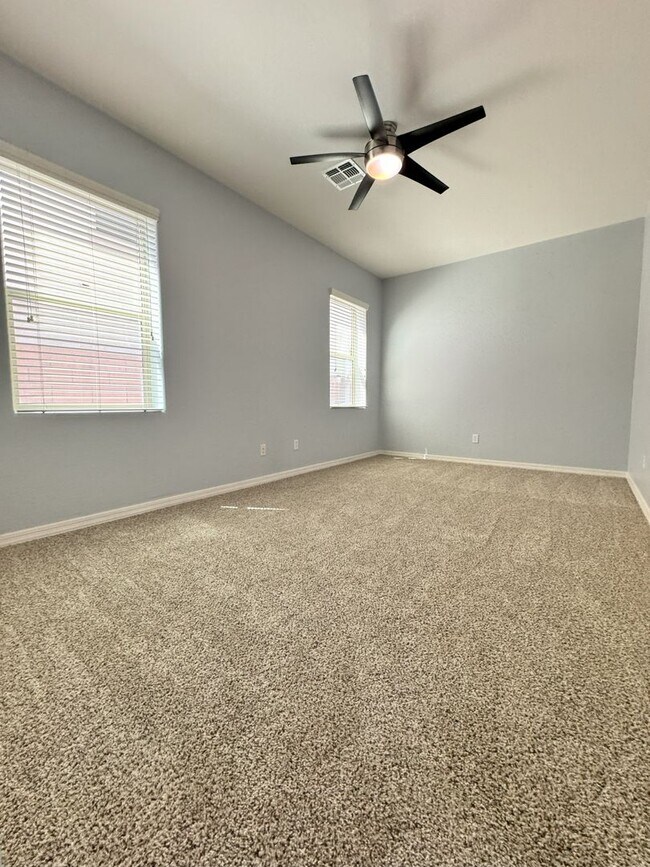 Building Photo - Spacious 5-Bedroom + Loft in Lyons Gate wi...