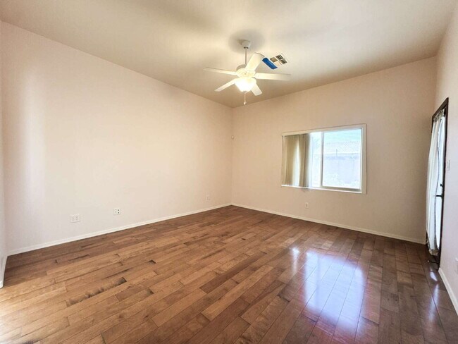 Building Photo - Stunning 4-Bed, 3-Bath Home in Sierra Montana