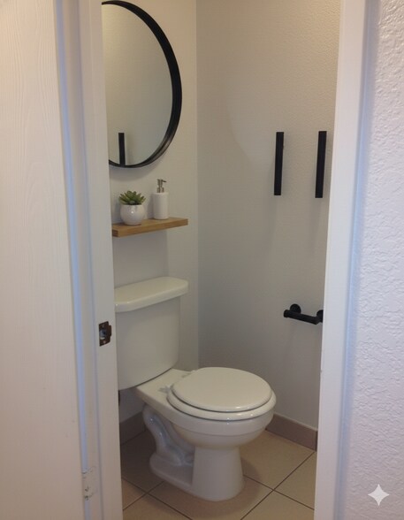 Building Photo - 2423 Poplar St SE