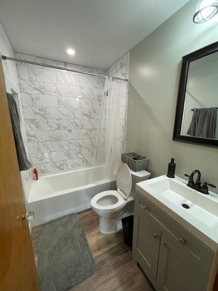 First floor bathroom - 2440 Lantz Rd