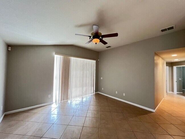 Building Photo - You’ve Found IT! Your Next Home! 4 Bedroom, 2 Bathroom in Ocala — $500 Off a Month’s Rent!!!