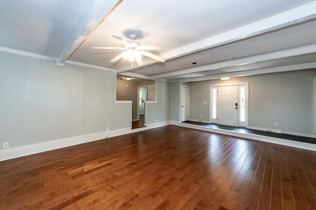 Building Photo - 765 Leafwood Rd