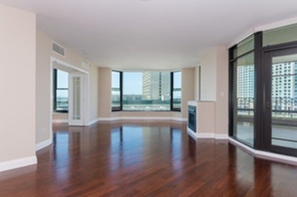 View of the living room - 500 W Harbor Dr