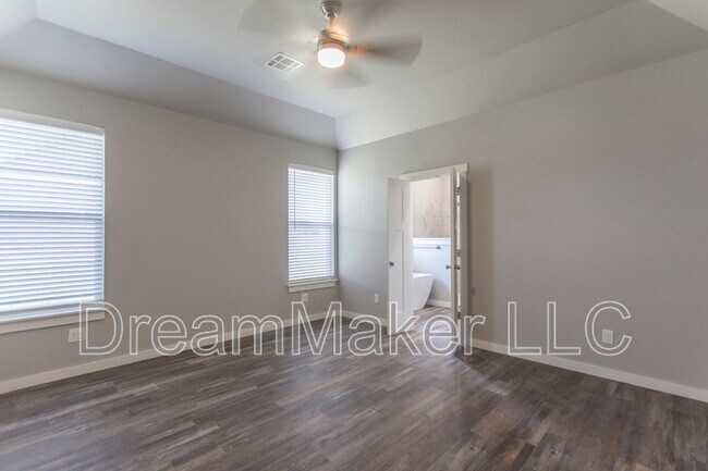 Building Photo - 3141 SE 35th St