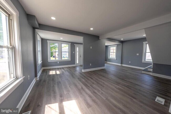 Building Photo - 316 Clements Bridge Rd