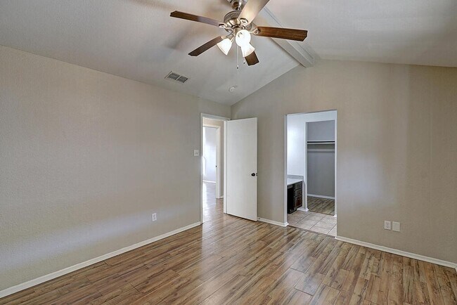 Building Photo - 913 St Timothy St