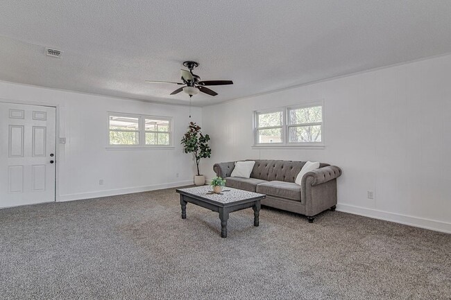 Building Photo - 541 NW Lorna St