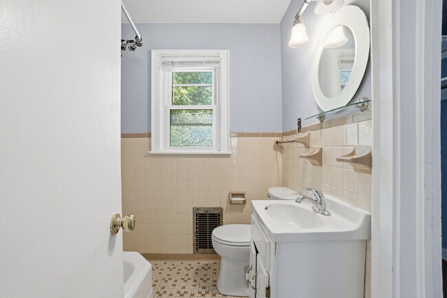 Building Photo - 4BR / 2BA House Near ODU