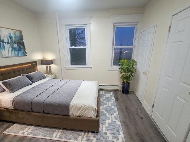 Building Photo - 171 Van Buren St