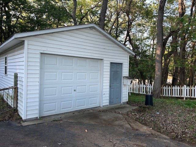 1.5 car garage - 105 N Delavan St