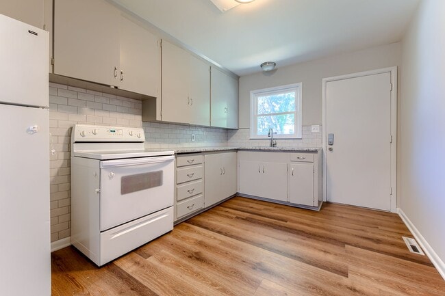 Building Photo - 602 SE 5th St