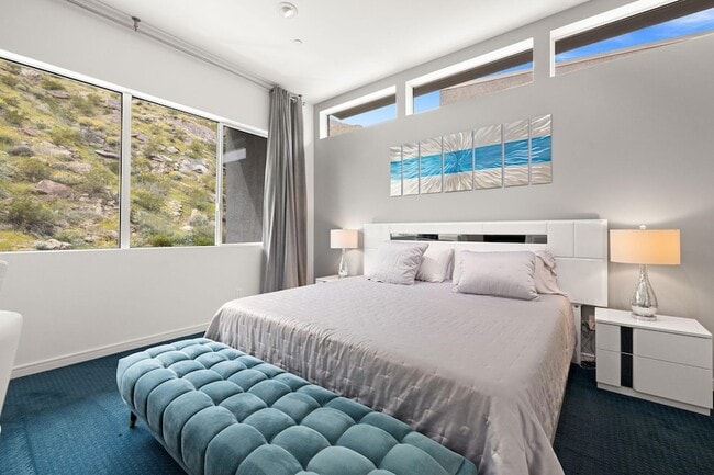 Building Photo - 1201 Surrey Ln