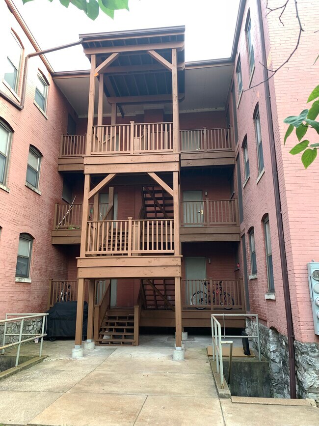 Building Photo - 5635 Waterman Blvd