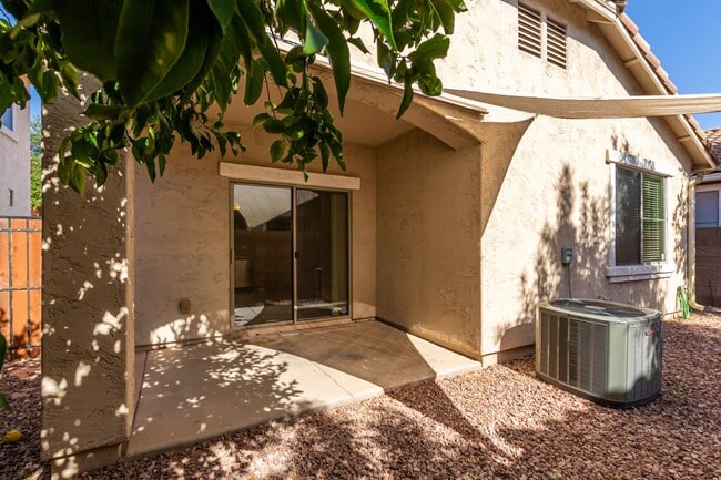 Building Photo - 3 Bedroom, 2 bath home in the heart of Gilbert!