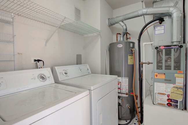 Building Photo - 974 N Village Dr