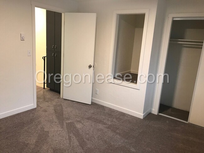 Building Photo - Two bedroom one bath townhouse in West Spr...