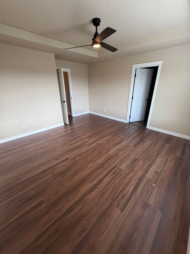 Building Photo - Must See 4 Bedroom! ** MOVE IN SPECIAL**