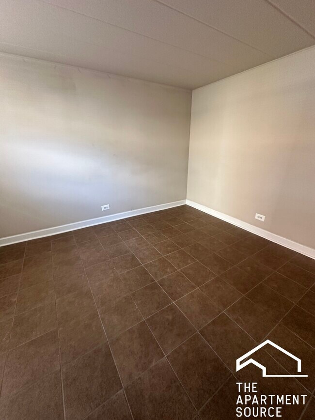 Building Photo - 9620 Ivanhoe Ave