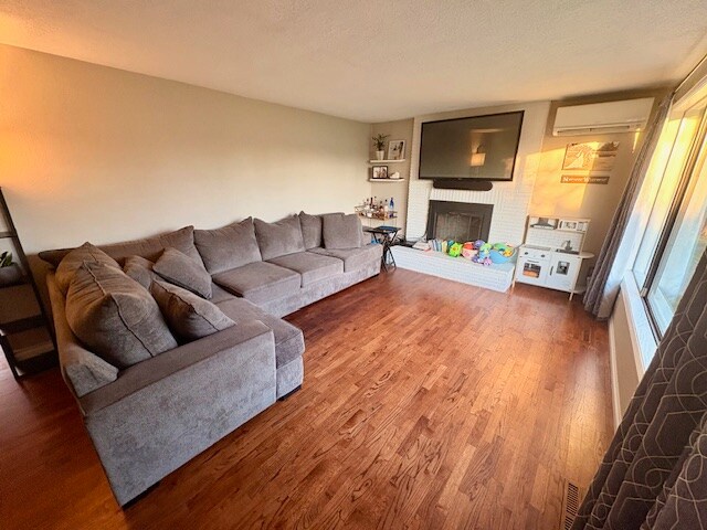 Building Photo - 2225 Willona Dr