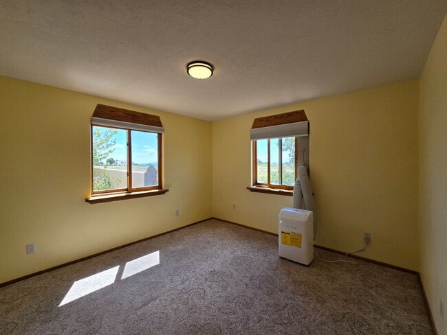 Building Photo - 19 Camerada Rd