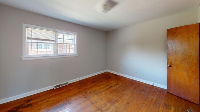 Building Photo - 814 Wabash Ave