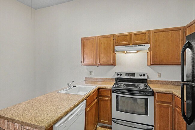 Building Photo - Charming Top-Floor Studio in Aurora with Private Patio & In-Unit Laundry