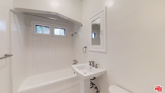 Building Photo - 1260 Flores St