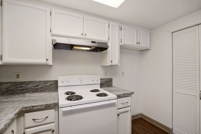 Building Photo - Beautiful duplex locate in Sacramento!