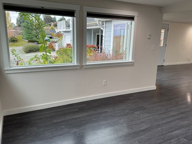 Building Photo - Jasmines Q