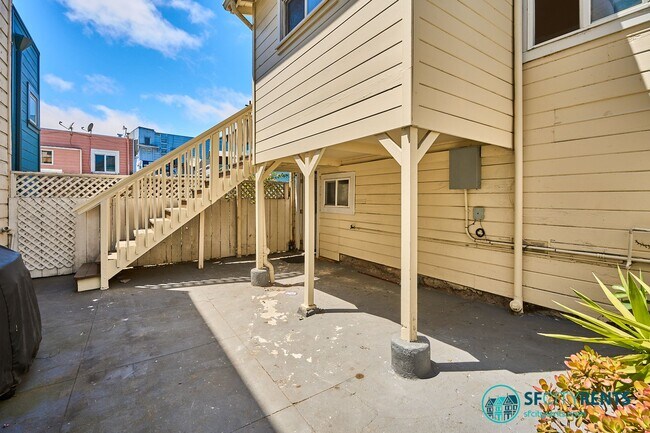 Building Photo - Bernal/St Mary's: Rare Remodeled Cottage w/ Washer/Dryer, Patio & Storage