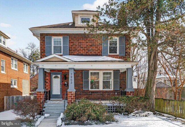 Building Photo - 7903 Woodbury Dr