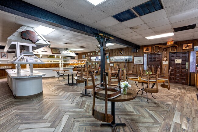 Building Photo - 2414 S Gordon St